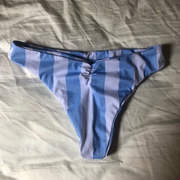 Tie Shoulder Scoopneck Bikini Top and Ruched Bottom Two Piece Bikini Set Small - Picture 5 of 5